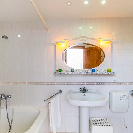Hotel Cala Galiota 3*